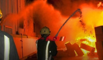 نشوب حريق هائل بمخزن معهد أزهري بمدينة أرمنت التابعة لمحافظة الأقصر