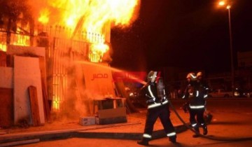 بالفيديو – حريق هائل بمصنع قطن ومفروشات في منطقة الفورية منذ قليل