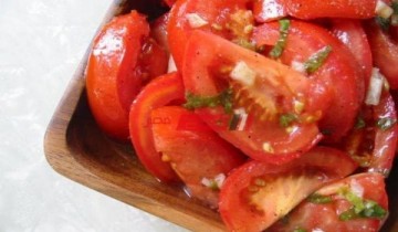 طريقة عمل الطماطم المخللة بتتبيلة لذيذة وطعم مميز