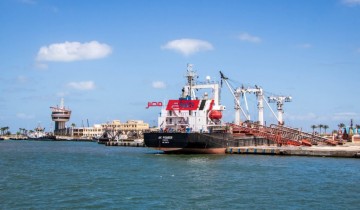ميناء دمياط يستقبل السفينة SAKHARA LOTUS لتحميل شحنة من الميثانول