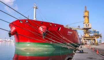 ميناء دمياط يستقبل 40 الف طن قمح روسي لصالح التموين عبر السفينة AZAYEZ