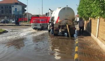 جهود مكثفة من محلية رأس البر بدمياط لرفع تجمعات مياه الامطار