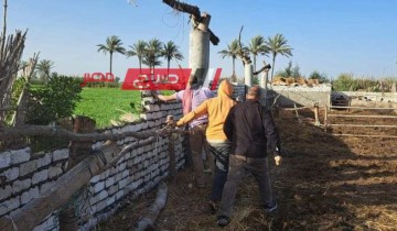حملة مكبرة لايقاف احدى مخالفات البناء الغير مرخص في قرية الغنيمية بدمياط