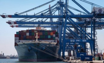 ميناء دمياط يستقبل 8 سفن و 944 شاحنة تغادر بحمولة 48120 طن من البضائع العامة