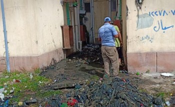 تنفيذ أعمال تسليك وتطهير خطوط الصرف ومتابعة أعمال النظافة اليومية بأحياء بورسعيد