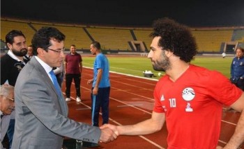 وزير الرياضة يجتمع مع صلاح عقب مباراة سوازيلاند