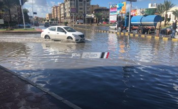بالصور دمياط تغرق في شبر ميه و الاهالي يلتقطون السيلفي مع مياه الامطار
