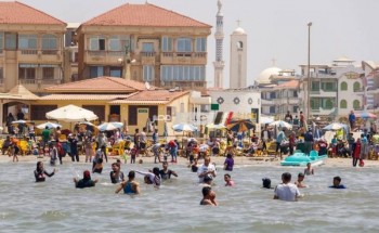 100 رجل إنقاذ و سيارات اسعاف على شواطئ رأس البر في اول ايام عيد الفطر المبارك