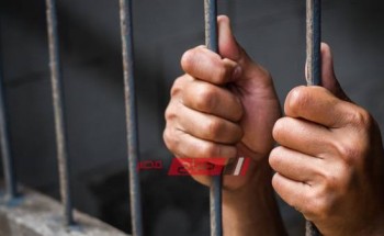 حبس صاحب محل في دمياط لإتجارة في السجائر المهربة جمركيا