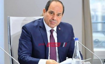السيسي يكتب تحيا مصر على سبورة فصول العاصمة الإدارية.. فيديو