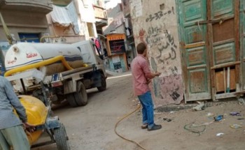 شن حملة لرش المبيدات ومكافحة الحشرات بشوارع مدينة كفر البطيخ بدمياط