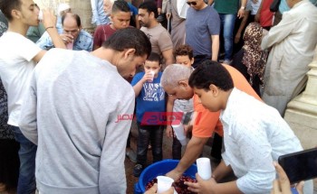 توزيع الشربات على المواطنين بالإسكندرية إحتفالاً بالمولد النبوي الشريف