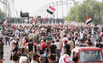 اشتباكات بين الشرطة والطلاب المحتجين في العراق.. فيديو