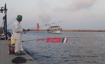 بسبب سوء الحالة الجوية بدمياط توقف حركة الصيد في بوغاز عزبة البرج