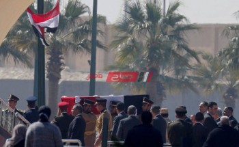 وصول جثمان الرئيس الأسبق محمد حسني مبارك مسجد المشير- صورة