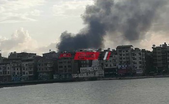 بالصورة إخماد حريق هائل في محل داخل سوق 6 أكتوبر بدمياط