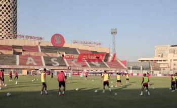 فايلر يحاضر لاعبي الأهلي قبل مواجهة المصري