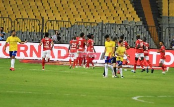 الأهلي يواصل زحفه نحو لقب الدوري بثلاثية في الدراويش