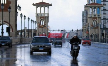 تساقط أمطار خفيفة وانخفاض درجات الحرارة مع شمس ساطعة في الإسكندرية