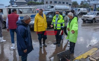 بعد هطول الأمطار الغزيرة استمرار أعمال رفع المياه المتراكمة في أحياء الإسكندرية