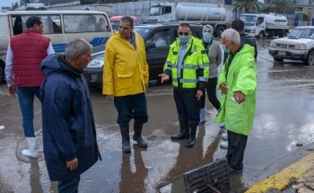 محافظ الإسكندرية يتابع أعمال شفط مياه الأمطار المتراكمة بسبب الأمطار الغزيرة