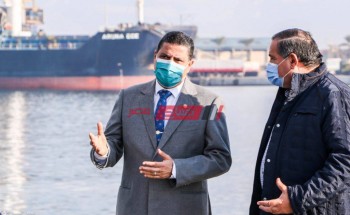 لجنة الطوارئ تواجه سوء الأحوال الجوية بميناء دمياط
