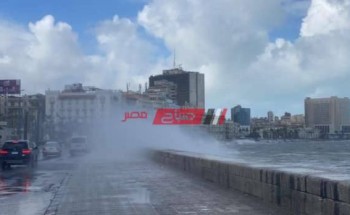 بالصور ارتفاع موج البحر أعلي سور الكورنيش في الإسكندرية بسبب الرياح الشديدة
