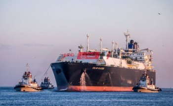 بعد توقف 8 سنوات ميناء دمياط يستقبل أول سفينة لتصدير الغاز المسال … صور