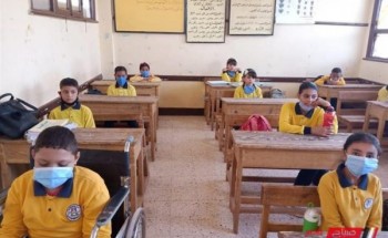 التعليم تطالب المدارس بتطبيق إجراءات احترازية بالفصول فى ظل متحور كورونا الجديد