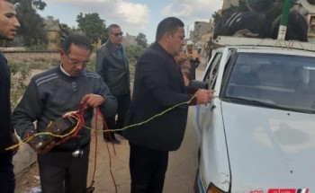 رئيس محلية كفر البطيخ بدمياط يقود حملة لمصادره مكبرات الصوت من الباعة الجائلين