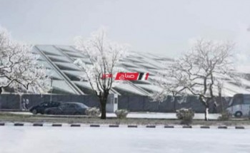 الإسكندرية تتزين بالثلوج في مشهد اوروبي وسط بهجة المواطنين والتقاط الصور