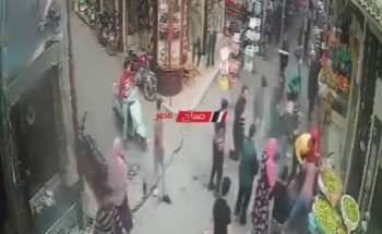 دراجة بخارية مسرعه تدهس 3 اشخاص بشارع الشرباصي في دمياط