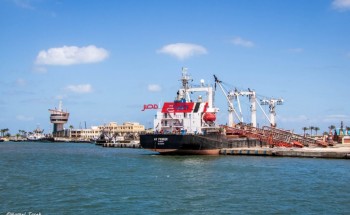 ميناء دمياط: تصدير 300 طن ملح و 3225 طن كسب صويا خلال 24 ساعة