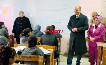 مدير تعليم الإسكندرية يتفقد انتظام سير الامتحانات لصفوف النقل للمرحلتين الابتدائية والاعدادية
