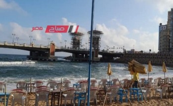 ارتفـاع موج البحر ورفع الرايات الحمراء علي الشواطىء الغربية بمحافظة الإسكندرية
