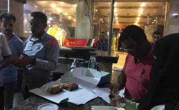 تحرير 17 محضر نظافة وعدم حمل شهادات صحية لمحلات مخالفة برأس البر
