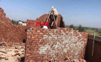 ايقاف اعمال بناء بدون ترخيص بالطابق الثالث بقرية الضهرة في دمياط