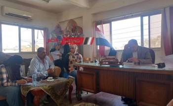رئيس محلية كفر سعد بدمياط يعقد اللقاء الجمهوري مع المواطنين لحل مشاكلهم