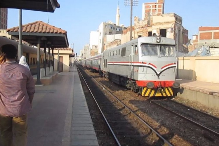 خروج قطار ركاب عن القضبان بمحطة سيدى جابر بالإسكندرية