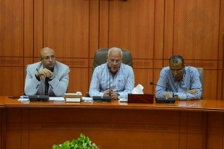 “محافظ بورسعيد “يناقش الاستعدادات النهائية للمبادرة الرئاسية للقضاء علي فيرس c
