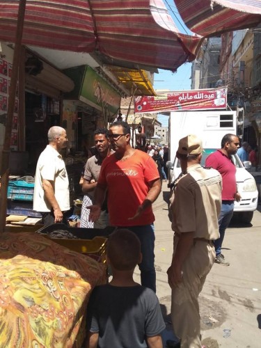شن حملة مكبرة لازالة اشغالات الطريق العام في عزبة البرج بدمياط