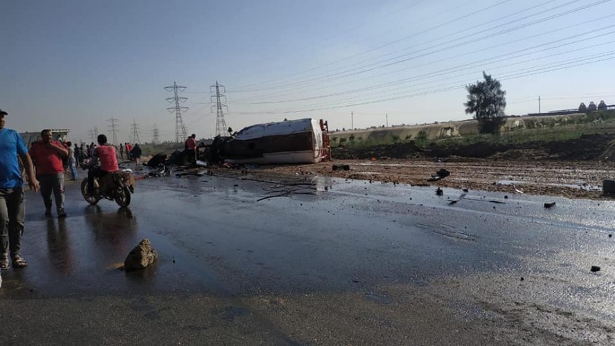 اصابة شخصين في حادث تصادم بين سيارة نقل و مقطورة بطريق دمياط – الاسماعيلية