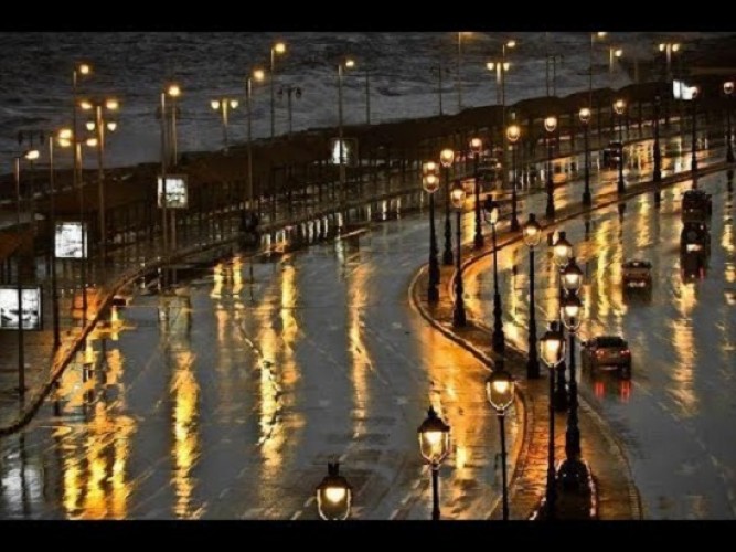 هطول أمطار خفيفة على عدة مناطق من الإسكندرية الآن