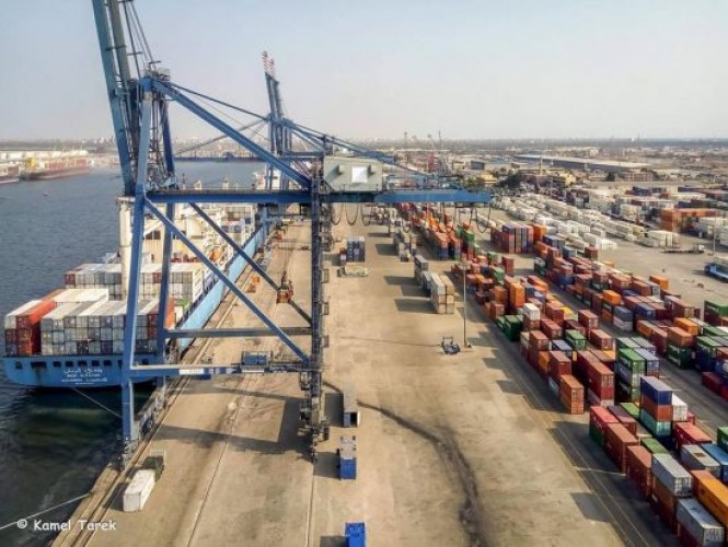 ميناء دمياط يستقبل 8543 طن حديد و 1725 طن خشب و 133 سيارة تغادر بحمولة 6577 طن قمح