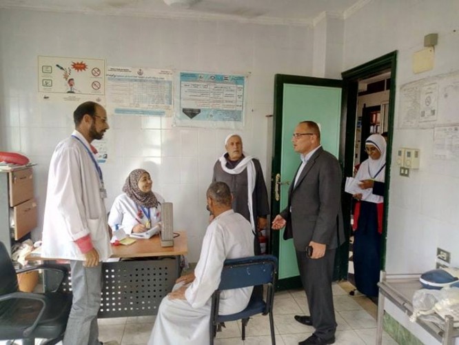 رئيس محلية الزرقا بدمياط يتفقد محطة الصرف الصحي و تنفيذ مبادرة القضاء علي فيروس سي