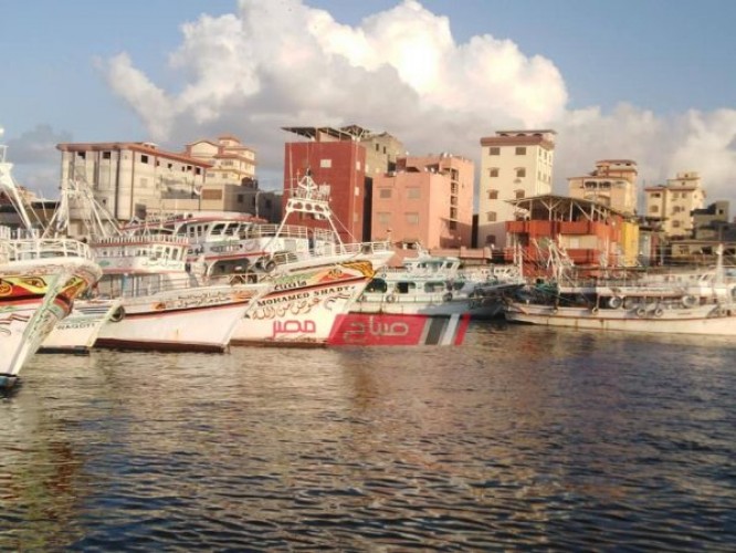 توقف حركة الصيد في دمياط على اثر موجة الطقس السيئ