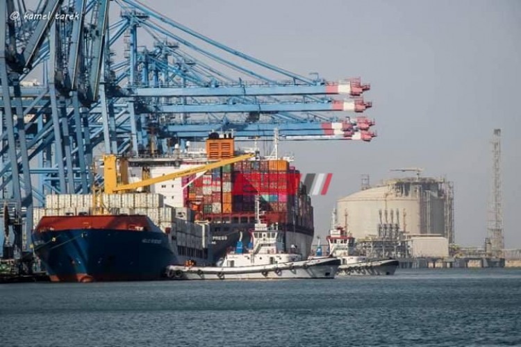 تصدير 5544 طن يوريا و 1920 طن رمل عبر ميناء دمياط خلال 24 ساعة