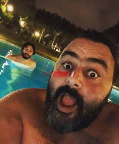 شيكو يشارك جمهوره على إلانستجرام صورة جديدة له من داخل حمام السباحة