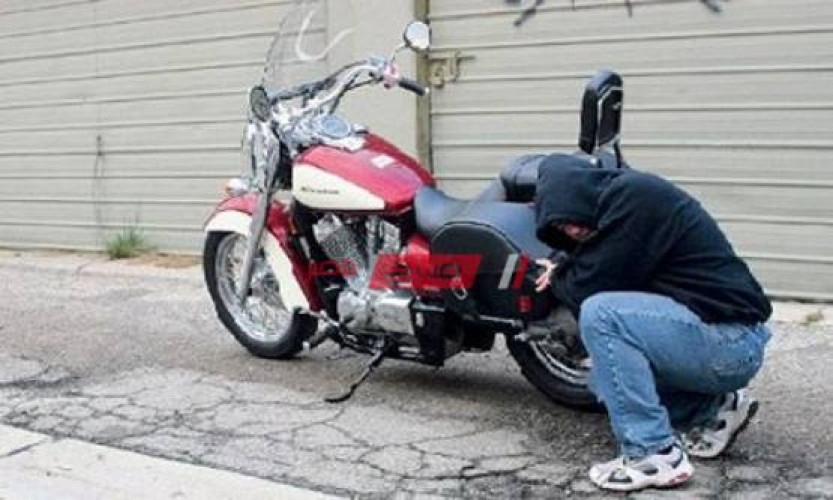 ضبط صاحب مخزن يسرق كميات من قطع غيار دراجات نارية