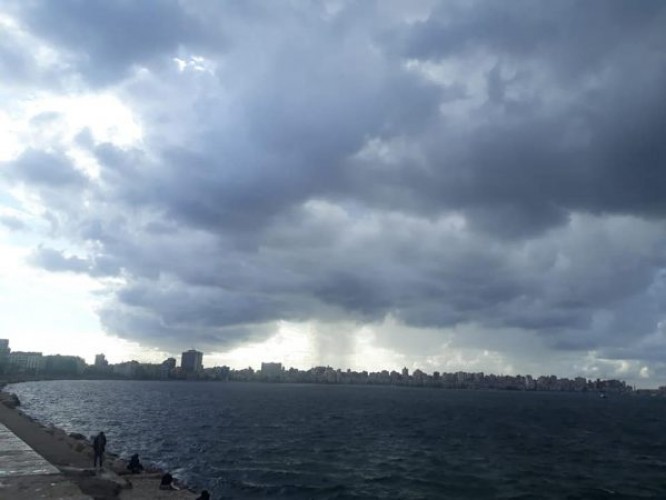 طقس غائم علي الإسكندرية الآن وتوقعات بتساقط أمطار اليوم الأثنين